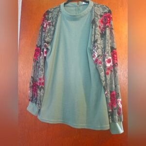 Floral Lace Sleeve Green Top Size XL